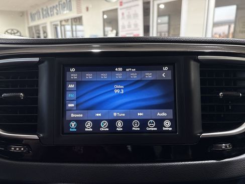 Used 2020 Chrysler Pacifica Touring image 16