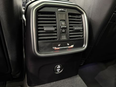 Certified 2024 Porsche Macan image 21