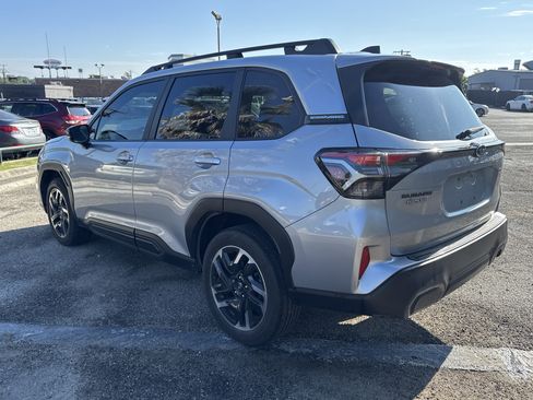 Used 2025 Subaru Forester Limited w/ Popular Package #2 AWD/4WD image 5