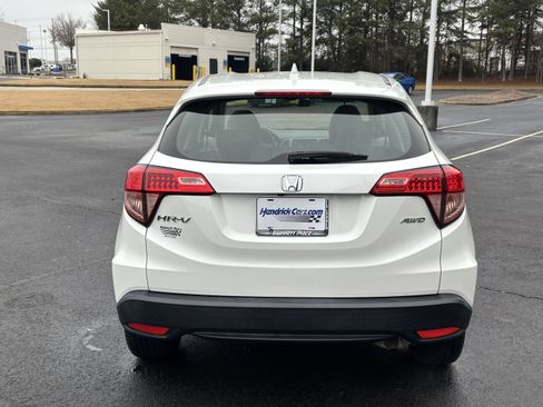 Certified 2018 Honda HR-V LX image 9