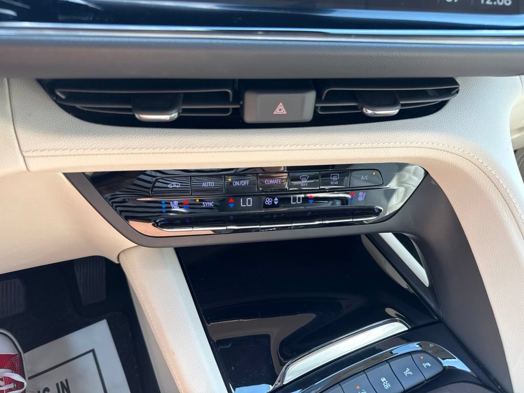 Used 2022 Buick Envision Avenir w/ Technology Package II AWD/4WD image 41