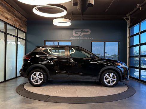 Used 2023 Nissan Kicks S image 2