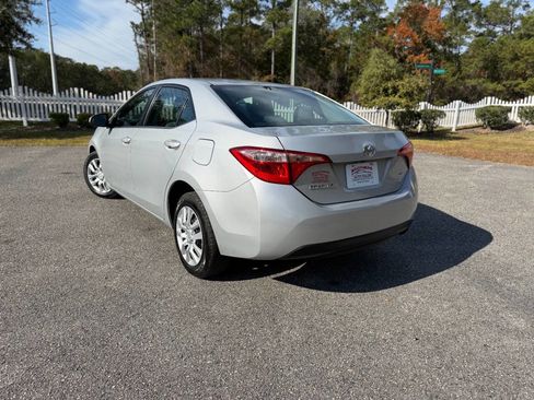 Used 2018 Toyota Corolla LE image 34