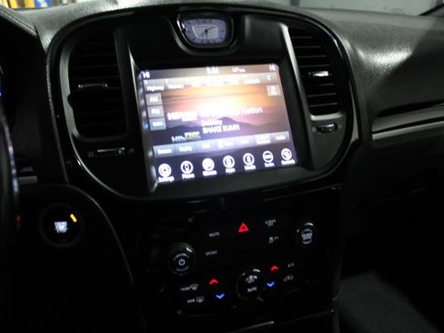 Used 2019 Chrysler 300 S image 11