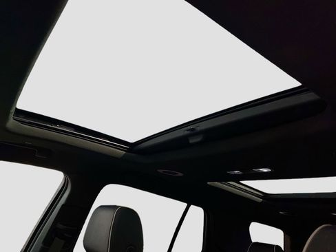 Used 2022 Chevrolet Traverse Premier AWD/4WD image 23