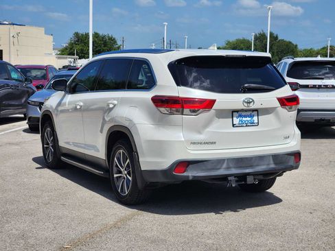 Used 2019 Toyota Highlander XLE FWD image 5