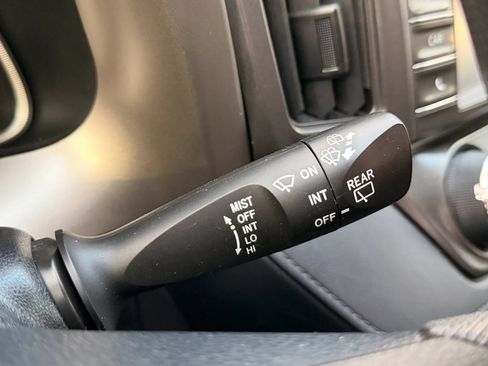 Used 2015 Toyota RAV4 LE AWD/4WD image 36