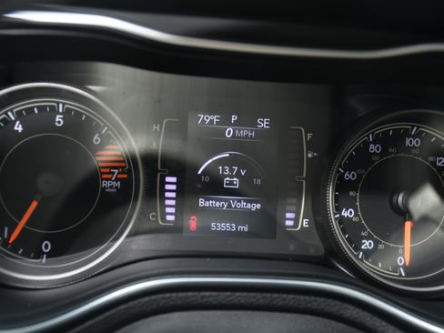 Used 2019 Jeep Cherokee Latitude Plus AWD/4WD image 13