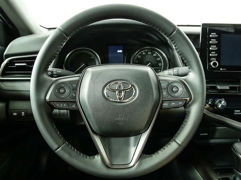 Used 2022 Toyota Camry SE w/ Convenience Package FWD image 9
