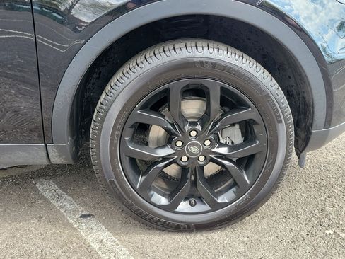 Used 2017 Land Rover Discovery Sport SE image 6
