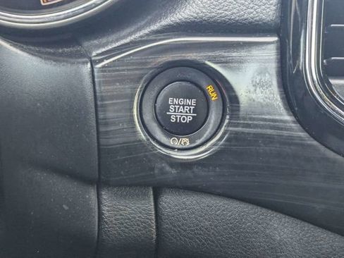 Used 2019 Jeep Grand Cherokee Laredo w/ Laredo X Package image 31