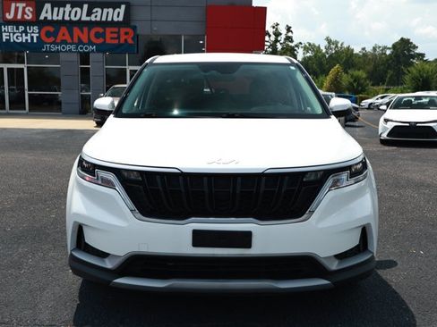 Used 2023 Kia Carnival LX FWD image 2