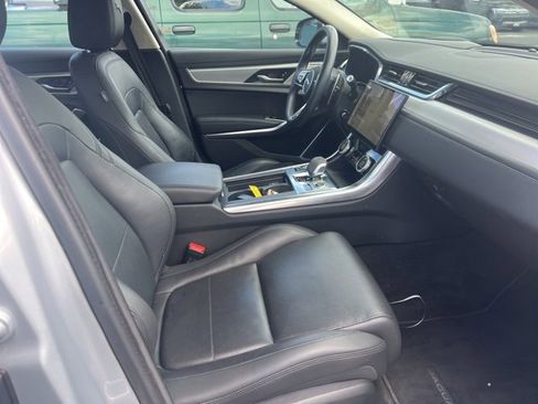 Used 2021 Jaguar XF SE image 6