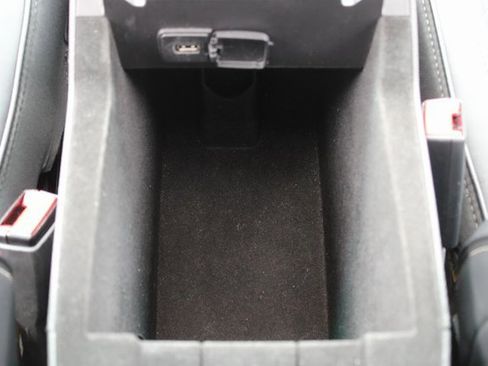 Used 2017 Ford Explorer Platinum image 19