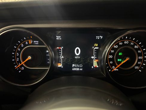 Used 2018 Jeep Wrangler Unlimited Sahara AWD/4WD image 23
