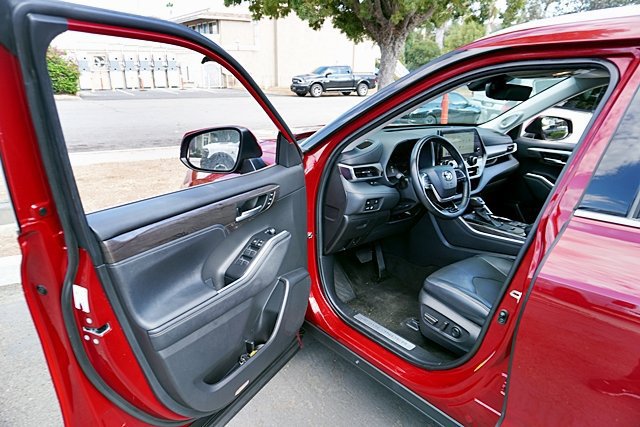 Used 2023 Toyota Highlander Limited FWD image 50