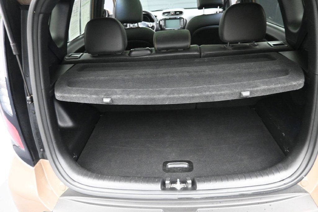 Used 2015 Kia Soul + w/ Primo Package FWD image 16