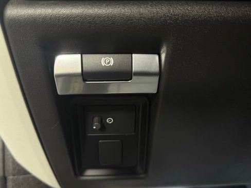 Used 2020 Land Rover Defender 110 First Edition image 39