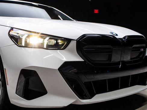 Used 2024 BMW i5 M60 AWD/4WD image 9