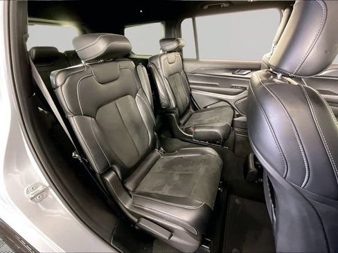 Used 2025 Jeep Grand Cherokee L Altitude AWD/4WD image 23