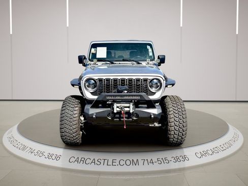 Used 2020 Jeep Gladiator Sport w/ Quick Order Package 24S AWD/4WD image 2