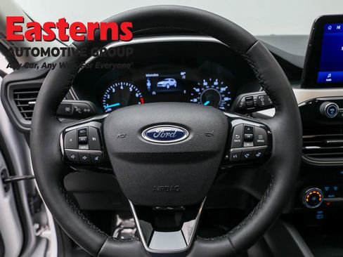 Used 2022 Ford Escape SE w/ Cold Weather Package image 10