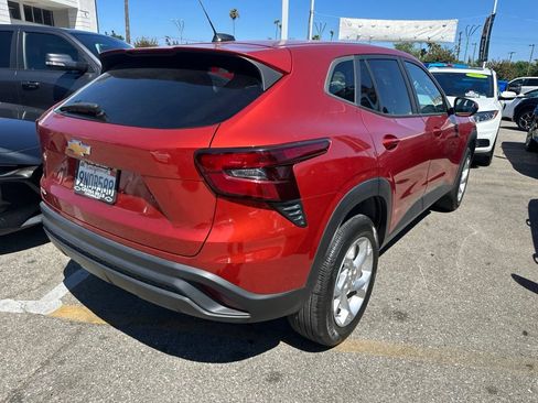 Used 2024 Chevrolet Trax LS w/ LS Convenience Package FWD image 5