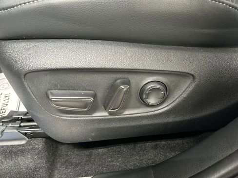 Used 2025 Toyota Highlander XLE image 10