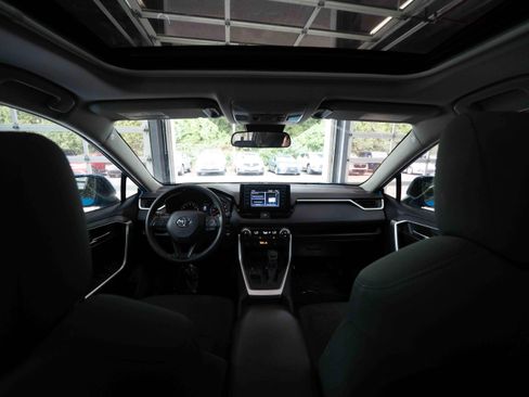 Used 2019 Toyota RAV4 XLE FWD image 19
