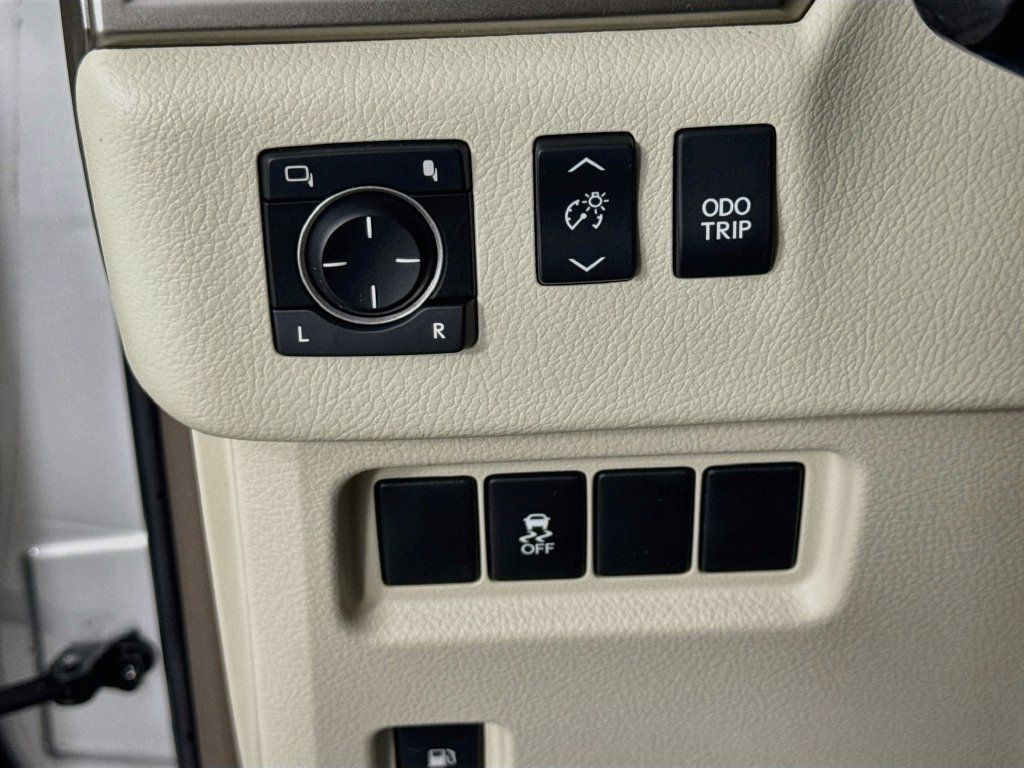 Used 2013 Lexus GX 460 w/ Comfort Plus Pkg AWD/4WD image 12