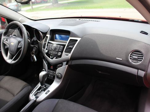 Used 2015 Chevrolet Cruze LT FWD image 37