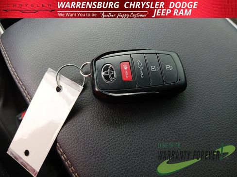 Used 2026 Toyota Tacoma Limited AWD/4WD image 31