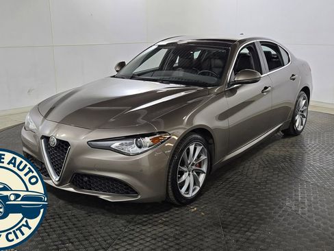 Used 2019 Alfa Romeo Giulia AWD image 3