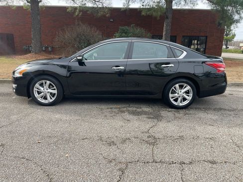 Used 2013 Nissan Altima 2.5 SL w/ Technology Pkg image 2