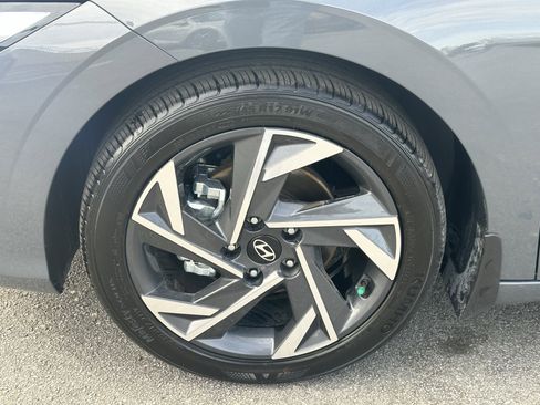 Used 2025 Hyundai Elantra Sport FWD image 11