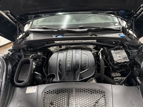 Used 2020 Porsche Macan AWD/4WD image 30