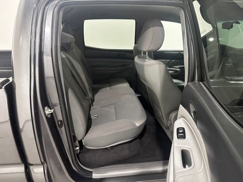 Used 2015 Toyota Tacoma SR5 w/ SR5 Package image 24