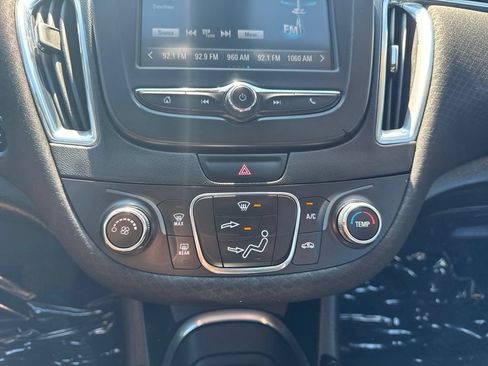 Used 2017 Chevrolet Malibu LT FWD image 19