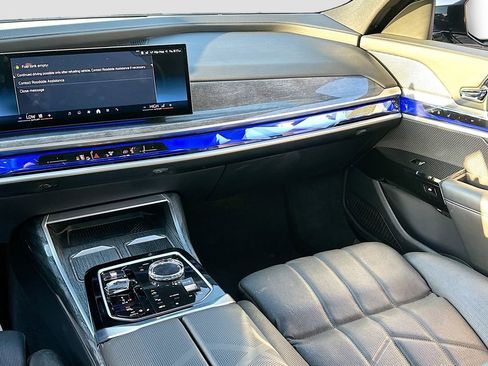Used 2023 BMW 760i xDrive image 25