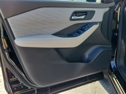 Certified 2023 Nissan Rogue SV FWD image 16