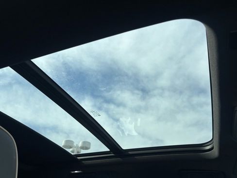 Used 2021 GMC Yukon SLT w/ SLT Premium Package image 18