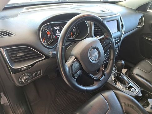 Used 2021 Jeep Cherokee Latitude Plus AWD/4WD image 7