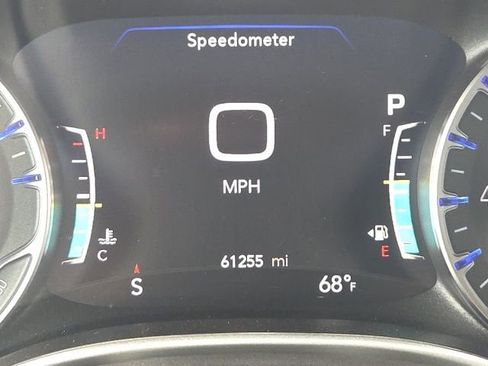 Used 2023 Chrysler Pacifica Touring-L FWD image 48