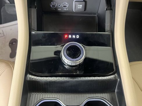 Certified 2024 Jeep Grand Cherokee L Limited w/ Luxury Tech Group II image 13