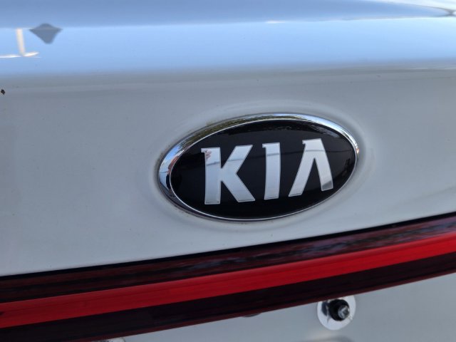 Used 2019 Kia Forte LXS FWD image 5