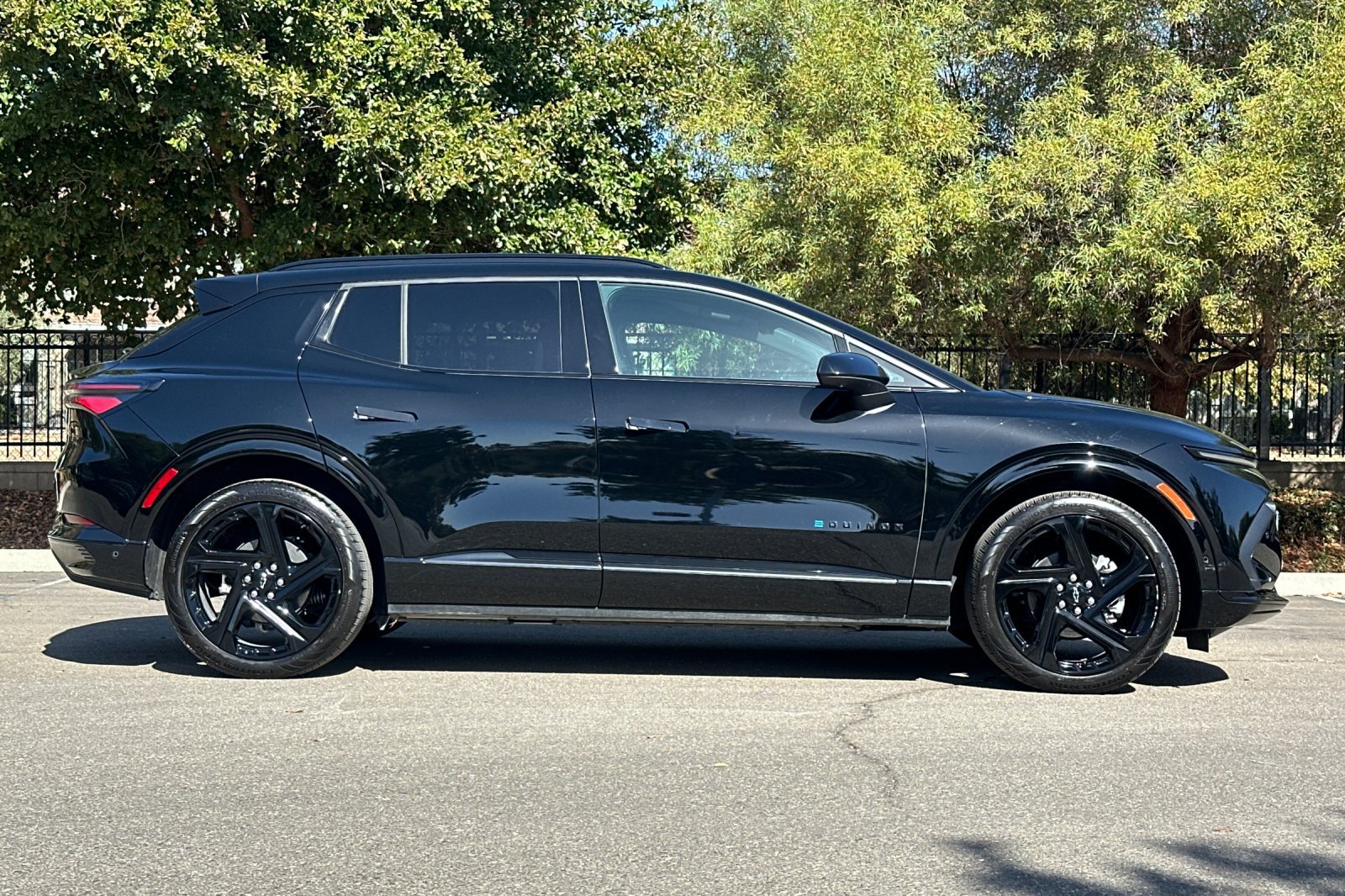 Used 2024 Chevrolet Equinox EV RS FWD image 3