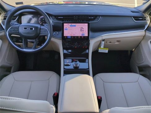 New 2025 Jeep Grand Cherokee Limited w/ Trailer Tow Package image 15