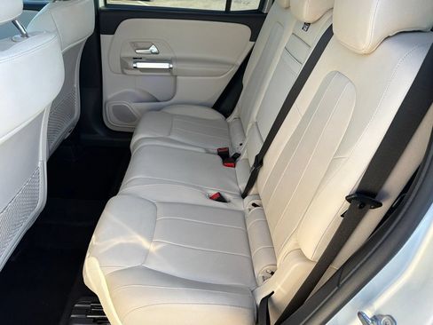 Used 2022 Mercedes-Benz GLB 250 image 33