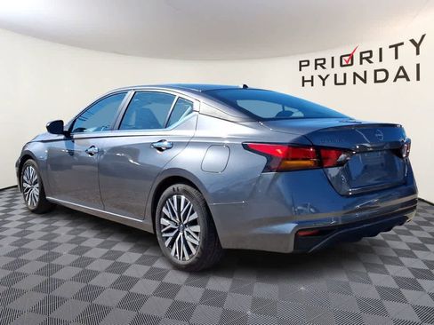 Used 2025 Nissan Altima 2.5 SV image 6