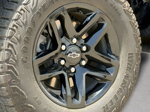 Used 2024 Chevrolet Silverado 1500 Custom Trail Boss AWD/4WD image 17